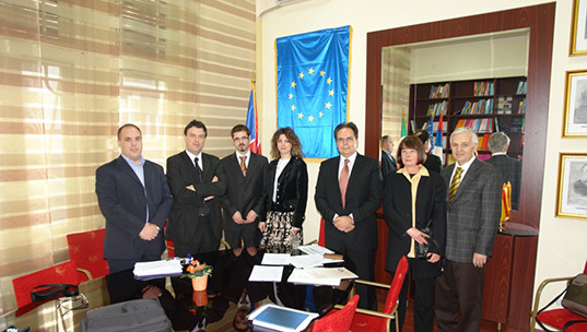 Посета професора Paul-а W. Dobson-а