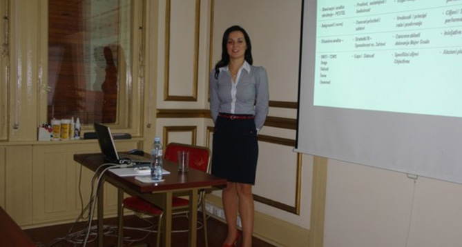 Интерна едукација