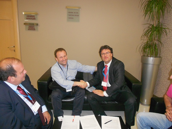 Signing the contract on cooperation between European University of Tirana and the IES