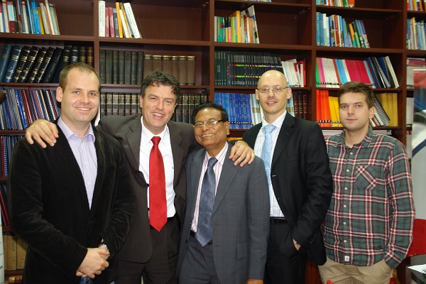 Professor Kartik Roy visits the Institute of Economic Sciences