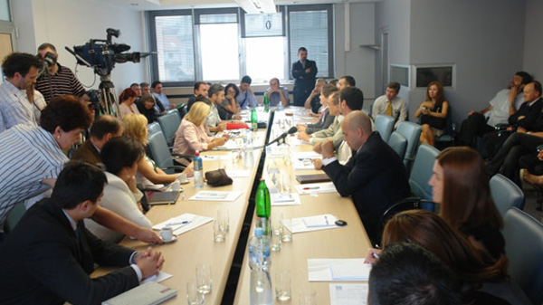 Присуство делегације ИЕН округлом столу у Привредној комори Београда